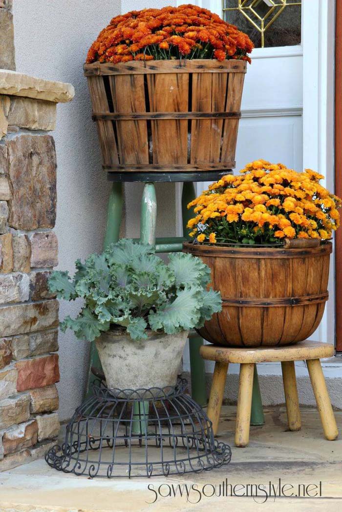 Fruit Basket Fall Mum Planters #flowerpot #frontdoor #frontporch #decorhomeideas