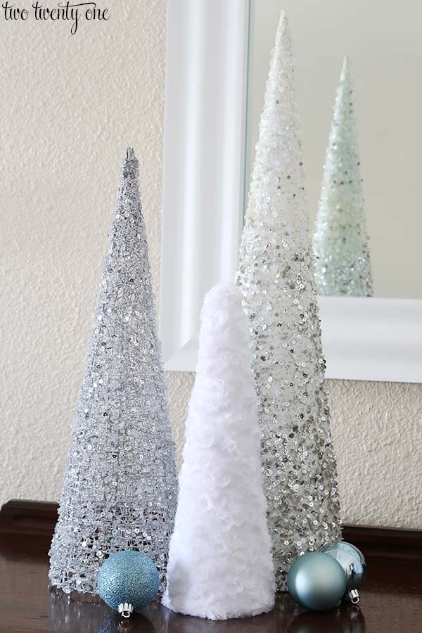 Fuzzy Christmas Tree #Christmas #tree #crafts #decorhomeideas