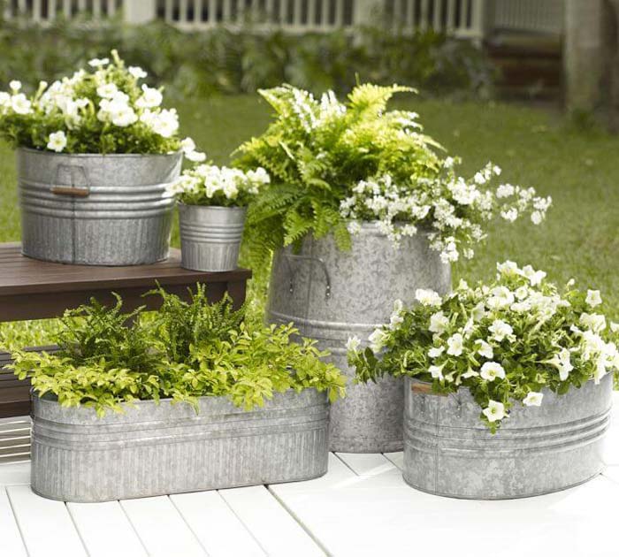 Galvanized Metal Flower and Fern Planters #flowerpot #frontdoor #frontporch #decorhomeideas