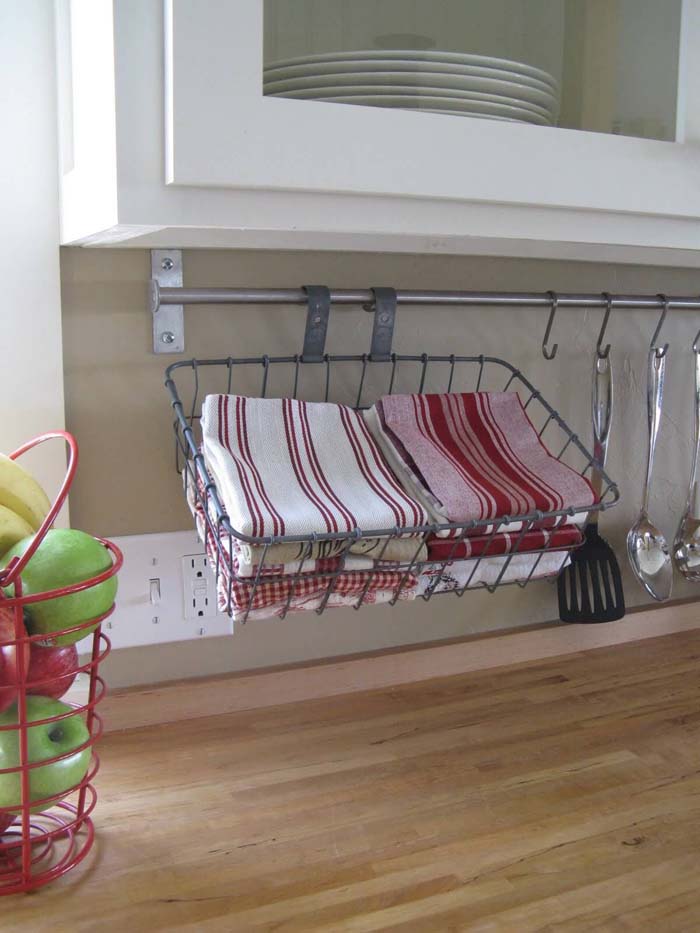 Hang a Rod under Your Cabinets #kitchen #countertop #organization #decorhomeideas