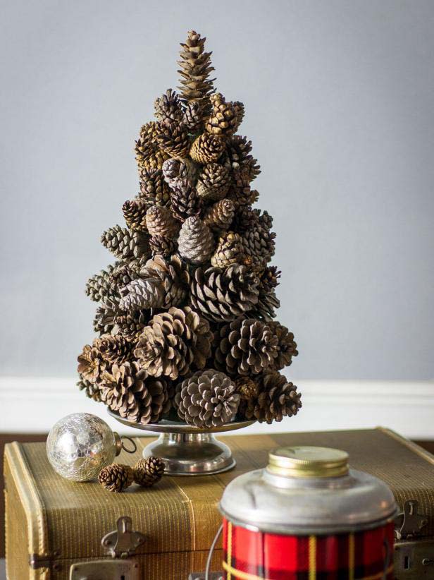 Holiday Pinecone Christmas Tree #Christmas #tree #crafts #decorhomeideas
