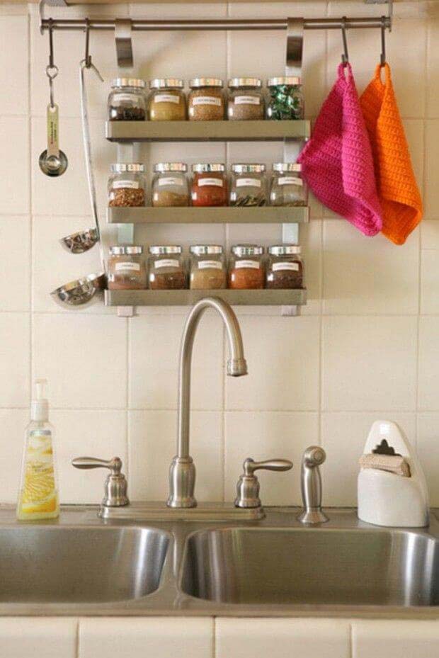 Kitchen Countertop Organizing Idea for Spices #kitchen #countertop #organization #decorhomeideas