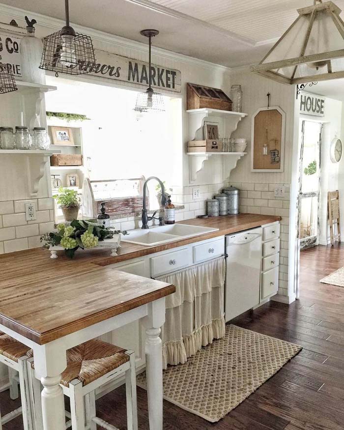 Lightly Rustic Off-White Farmhouse Kitchen Cabinets #farmhouse #kitchen #cabinet #decorhomeideas