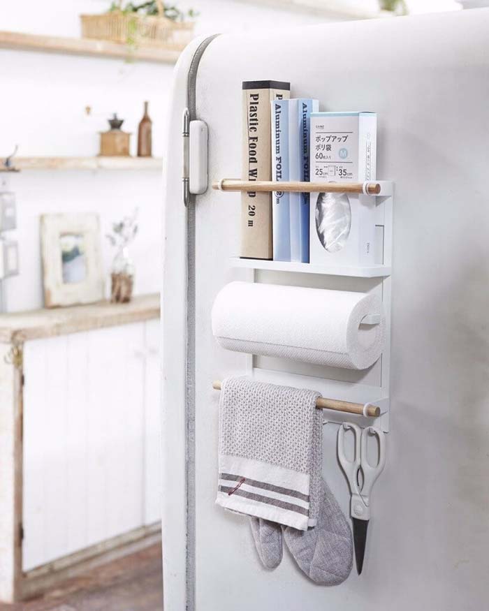 Magnetic Kitchen Organizer with Paper Towel Holder #smallkitchen #storage #organization #decorhomeideas