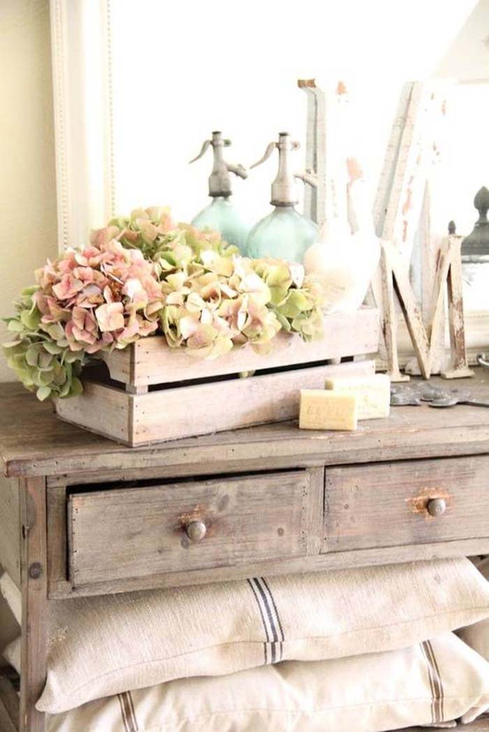 Mini Packing Crate Vanity Organizer #bedroom #vintage #decor #decorhomeideas