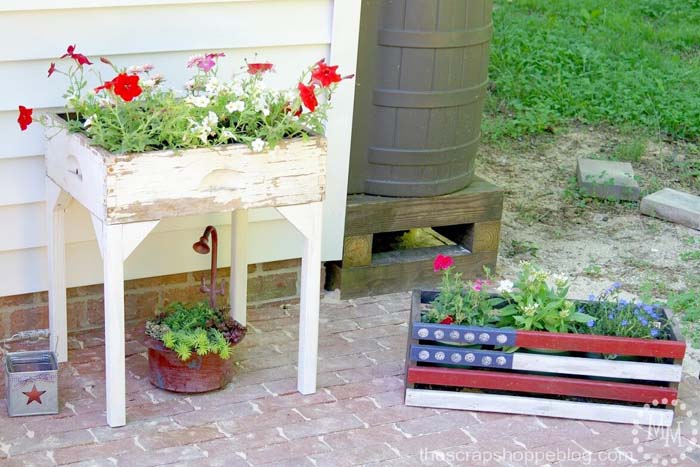 Old Drawer Flower Box #flowerpot #frontdoor #frontporch #decorhomeideas