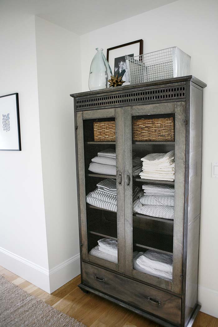 Open Wardrobe Towel and Linen Storage #bathroom #towel #storage #decorhomeideas