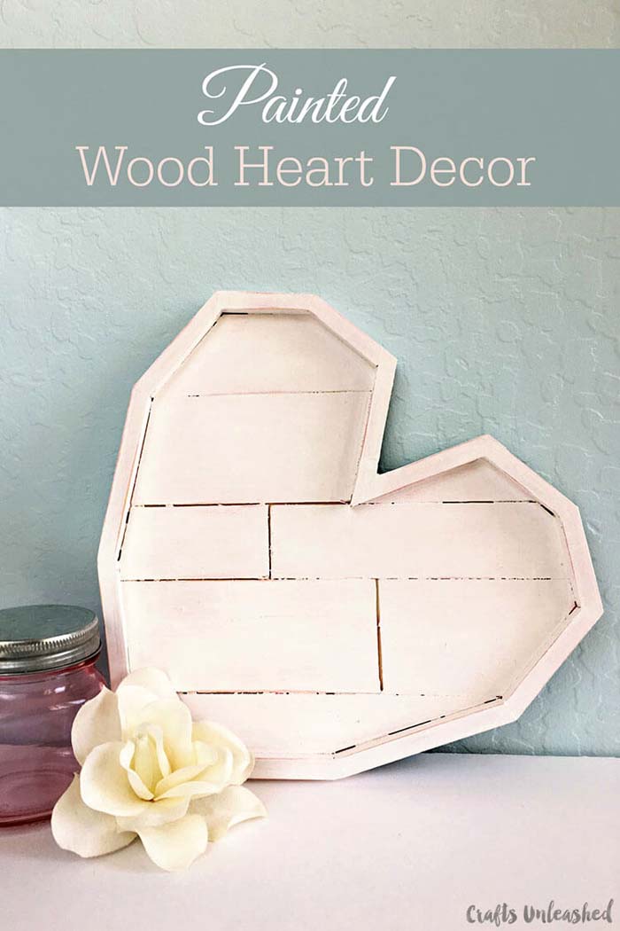 Painted DIY Wood Heart Decor #diy #wood #crafts #decorhomeideas