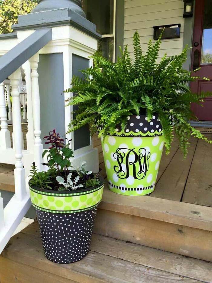 Painted Monogram Porch Planter Duo #flowerpot #frontdoor #frontporch #decorhomeideas