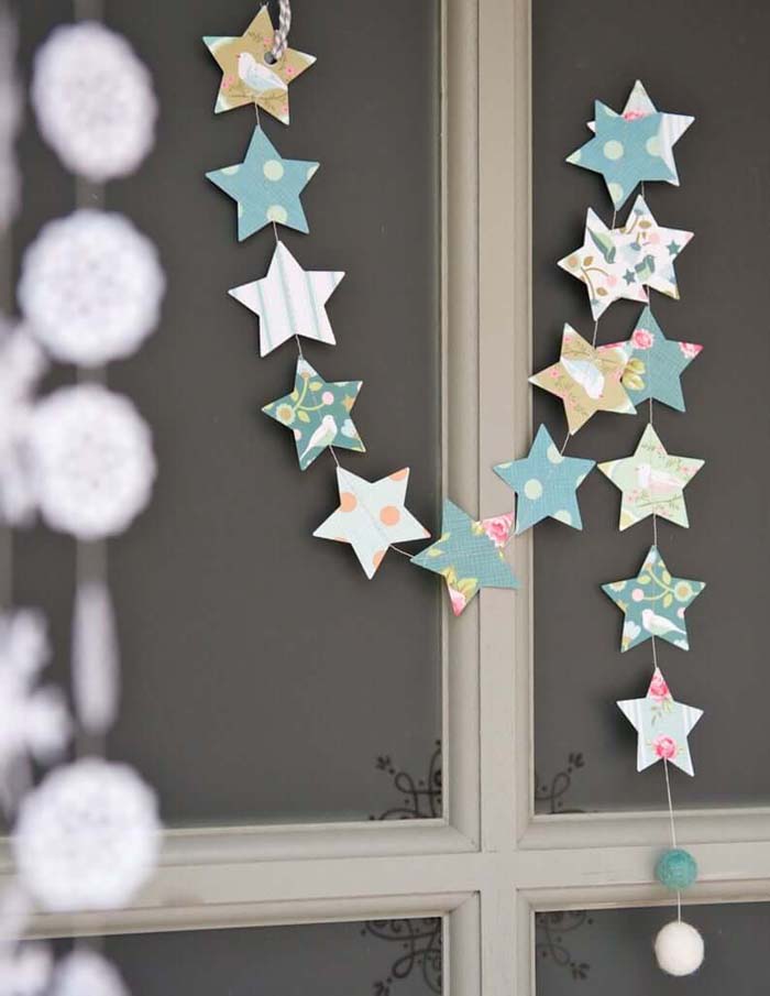 Pastel Colored Christmas Garland #Christmas #window #decorations #decorhomeideas