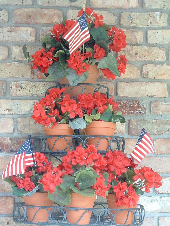 Patriotic Three-Tier Floral Arrangement #flowerpot #frontdoor #frontporch #decorhomeideas