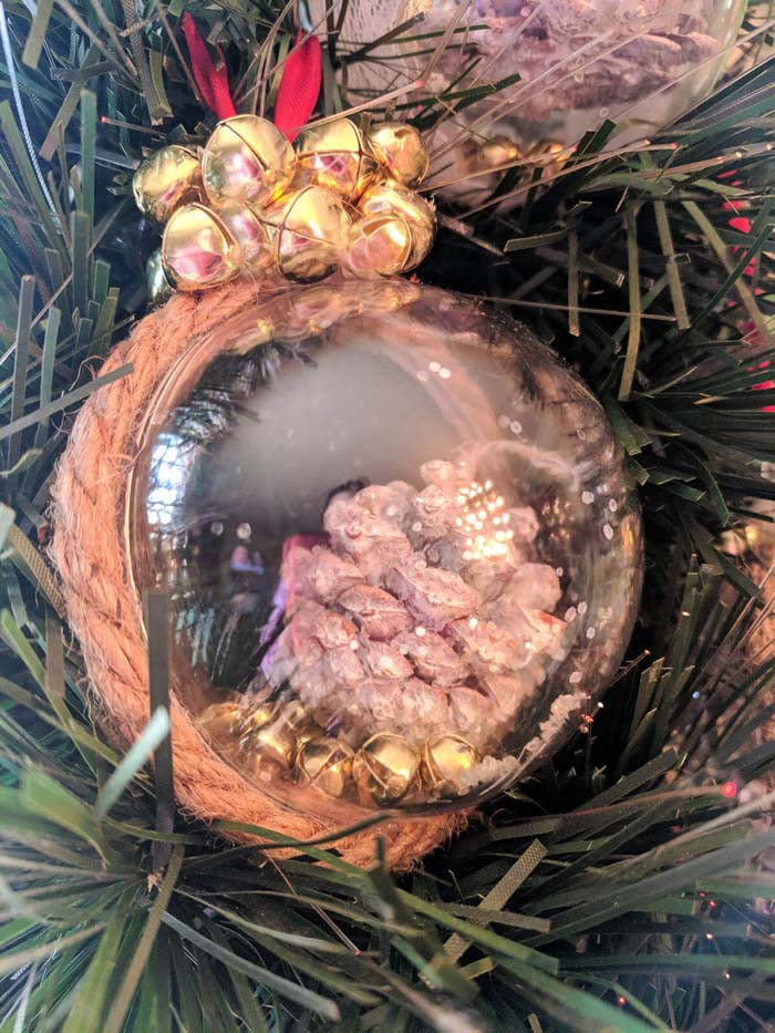 Pretty Pinecone and Jingle Bells Ornament #Christmas #vintage #diy #decorhomeideas