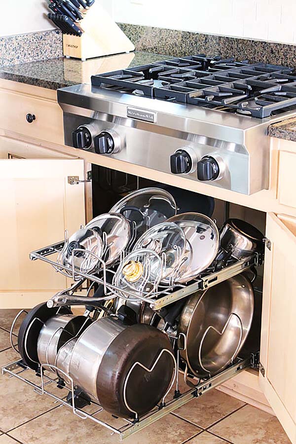 Pull-Out Pot Rack and Lid Organizer #smallkitchen #storage #organization #decorhomeideas