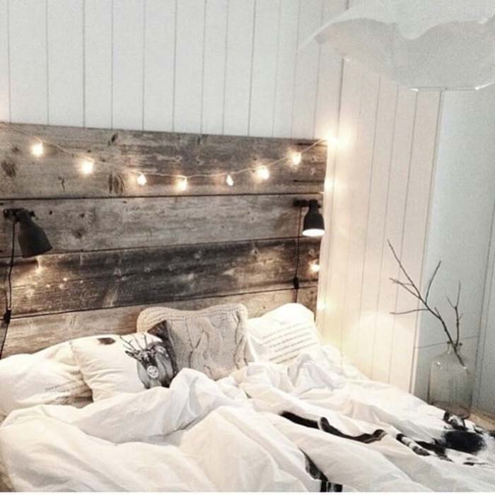 Reclaimed Wood Headboard With Built-in Reading Lights #bedroom #vintage #decor #decorhomeideas