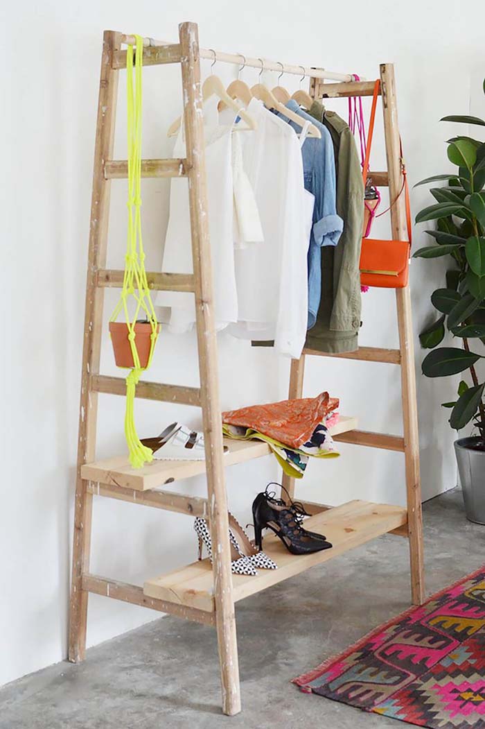 Repurposed Old Ladder Ideas for Guest Rooms #diy #ladder #repurpose #decorhomeideas