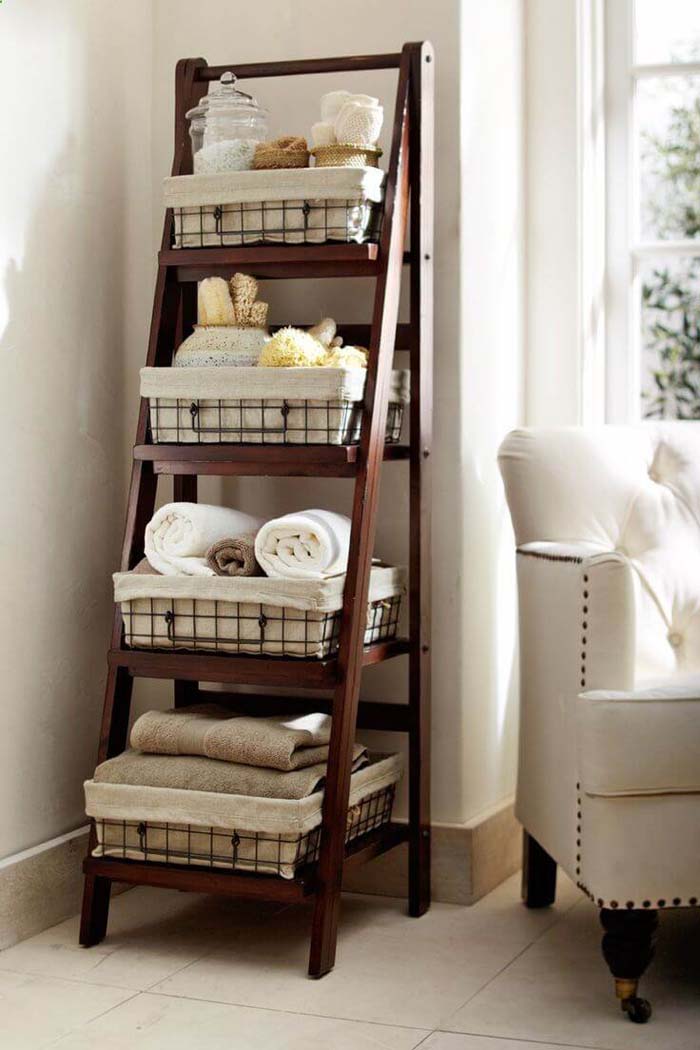 Repurposed Old Ladder Ideas for the Bathroom #diy #ladder #repurpose #decorhomeideas