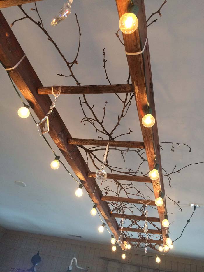 Rustic Ceiling Ladder Light Fixture #diy #ladder #repurpose #decorhomeideas