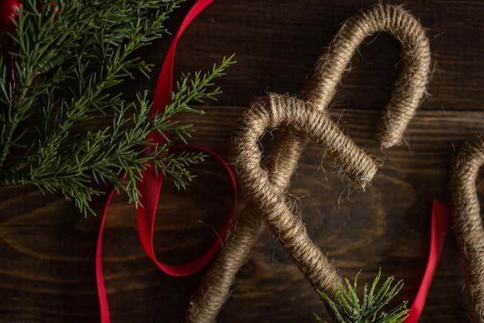 Rustic Twine Candy Cane Ornaments #Christmas #rustic #ornaments #decorhomeideas