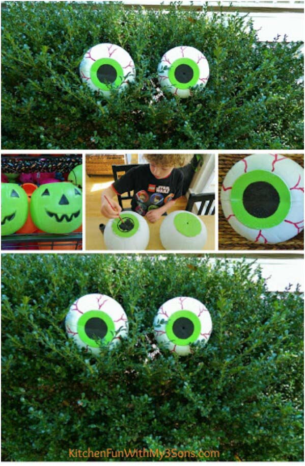 Spooky Bush Eyes Outdoor Craft #Halloween #Dollarstore #crafts #decorhomeideas