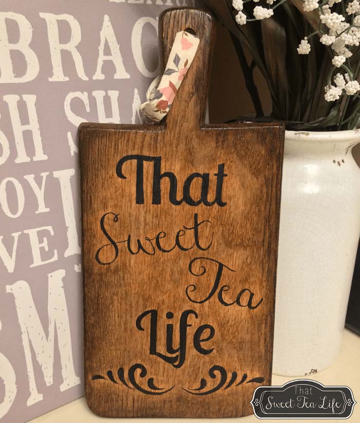 Sweet Tea Life Cutting Board Sign #diy #wood #crafts #decorhomeideas