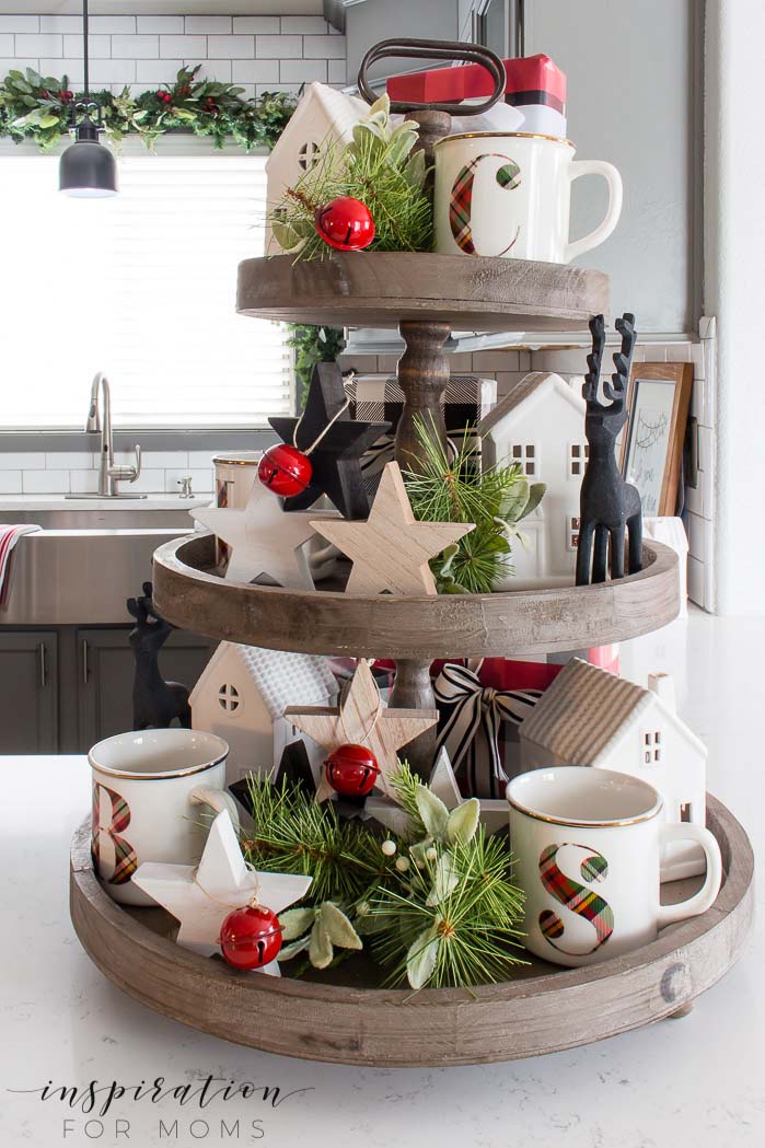 Touch of Red Festive Christmas Tiered Tray #tieredtray #Christmas #decorhomeideas