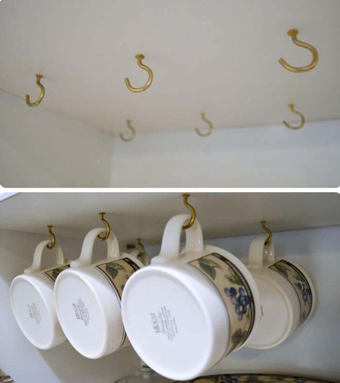 Under the Shelf DIY Mug Storage #smallkitchen #storage #organization #decorhomeideas