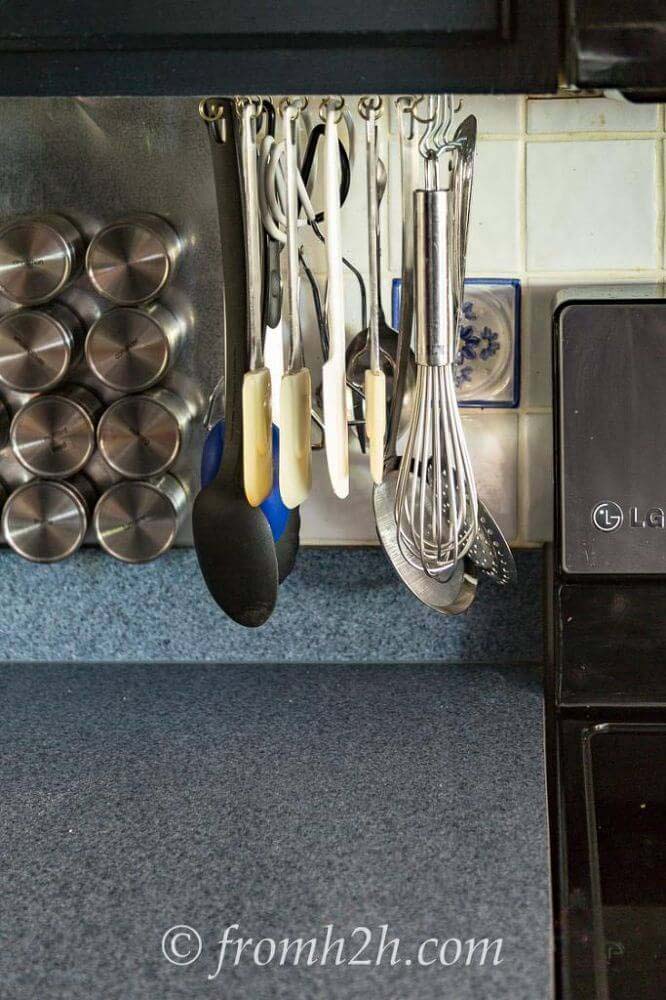 Use Cup Hooks to Hang Utensils #kitchen #countertop #organization #decorhomeideas