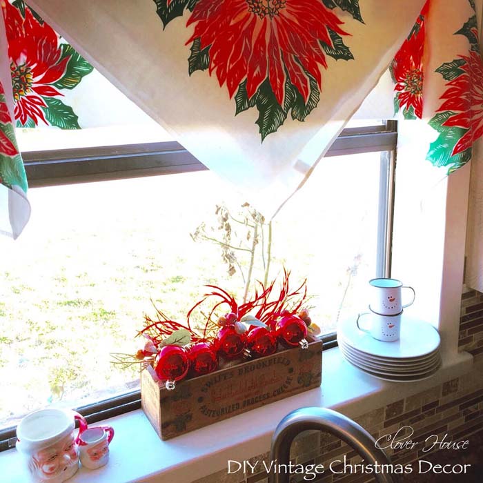 Vintage Box Filled with Winter Decor #Christmas #vintage #diy #decorhomeideas