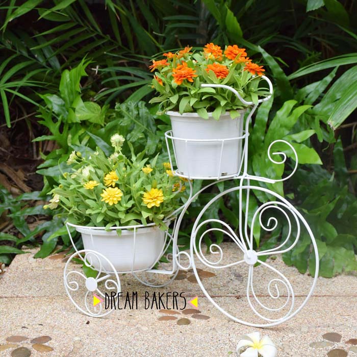 Vintage Metal Bicycle Planter #flowerpot #frontdoor #frontporch #decorhomeideas