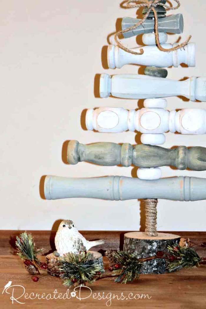 Vintage Spindle Christmas Tree #Christmas #vintage #diy #decorhomeideas