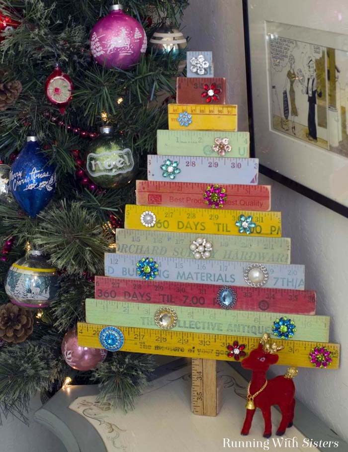 Vintage Yardstick Christmas Tree #Christmas #vintage #diy #decorhomeideas