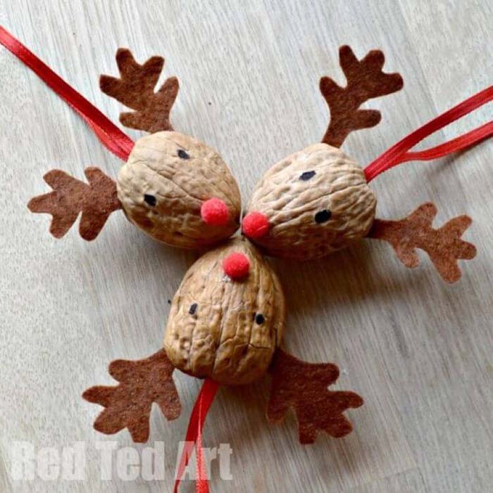 Walnut Crafts – Reindeer Ornament #Christmas #rustic #ornaments #decorhomeideas