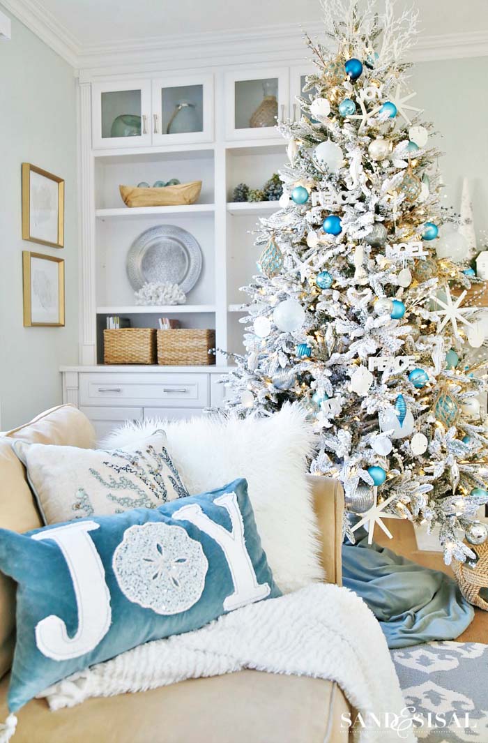 White Coastal Christmas Tree #diy #coastal #christmas #decorhomeideas