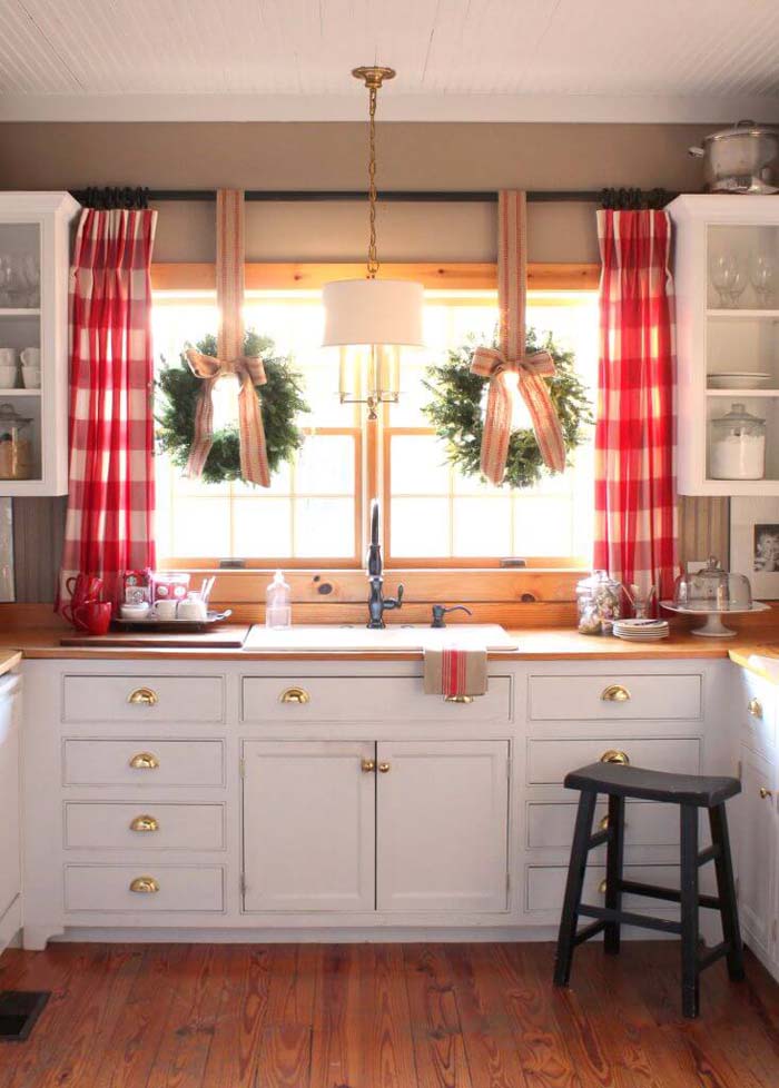 White Farmhouse Cabinets with Gold Hardware #farmhouse #kitchen #cabinet #decorhomeideas