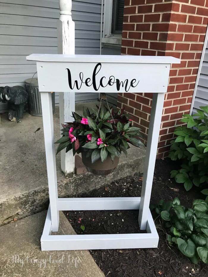 Wooden Plant Hanger and Welcome Sign #flowerpot #frontdoor #frontporch #decorhomeideas