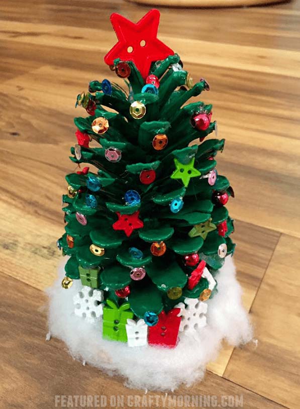 Adorable Pine Cone Christmas Tree Idea #Christmas #Christmastree #decorhomeideas