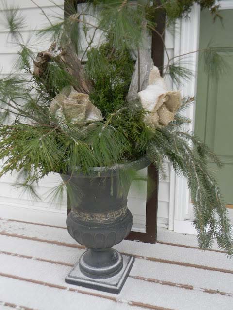 Bouquet of Christmas Greenery #Christmas #urns #decorations #decorhomeideas