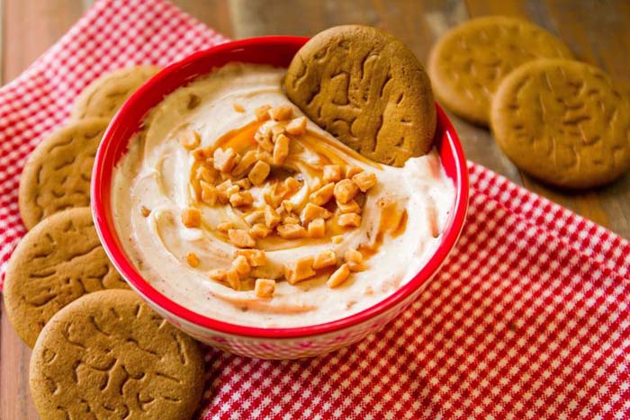 Caramel Cinnamon Cheesecake Dip #Christmas #dips #decorhomeideas