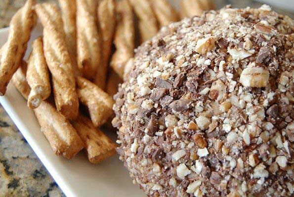 Chocolate Chip Cream Cheese Ball #Christmas #dips #decorhomeideas