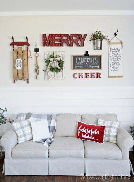 Christmas Gallery Wall #Christmas #walldecor #diy #decorhomeideas