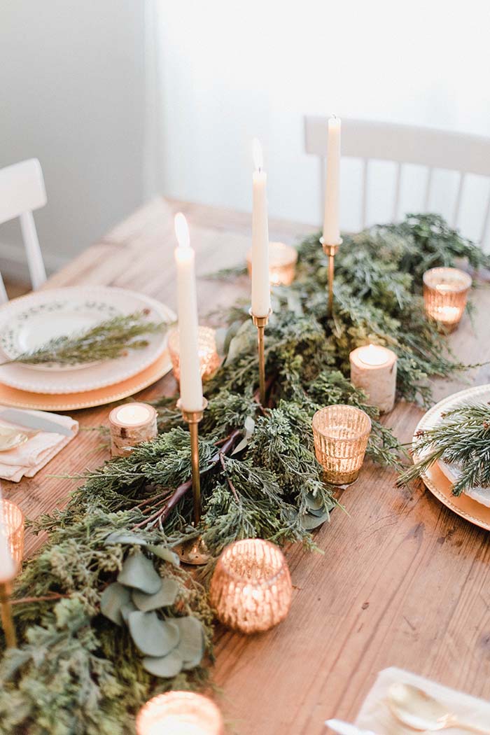 Christmas Tablescape With Natural Accent