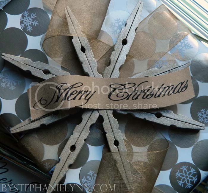 Clothespin Snowflake Ornament #Christmas #ornaments #dollarstore #decorhomeideas