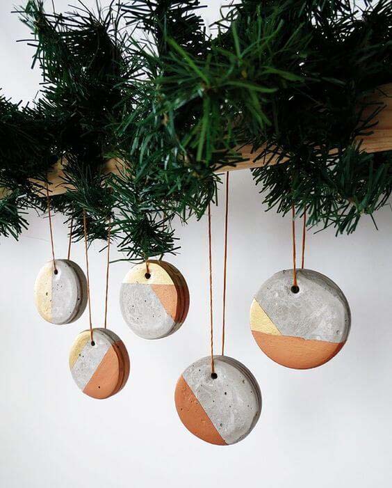 Concrete Christmas Ornaments #Christmas #minimalist #decor #decorhomeideas