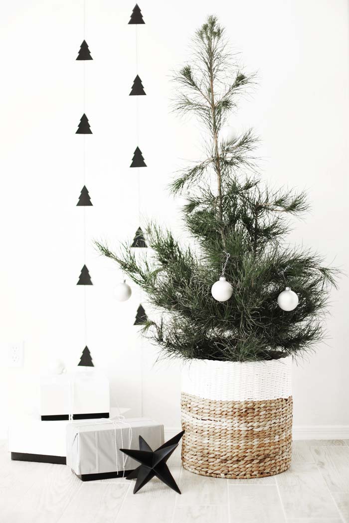 DIY Christmas Tree Garland #Christmas #minimalist #decor #decorhomeideas