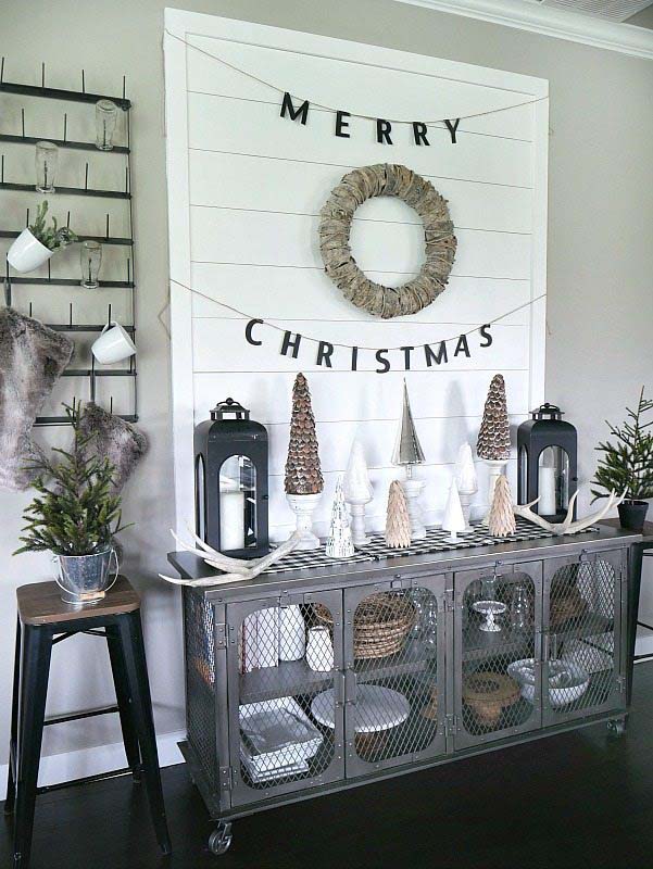 DIY Shiplap Display Wall #Christmas #walldecor #diy #decorhomeideas