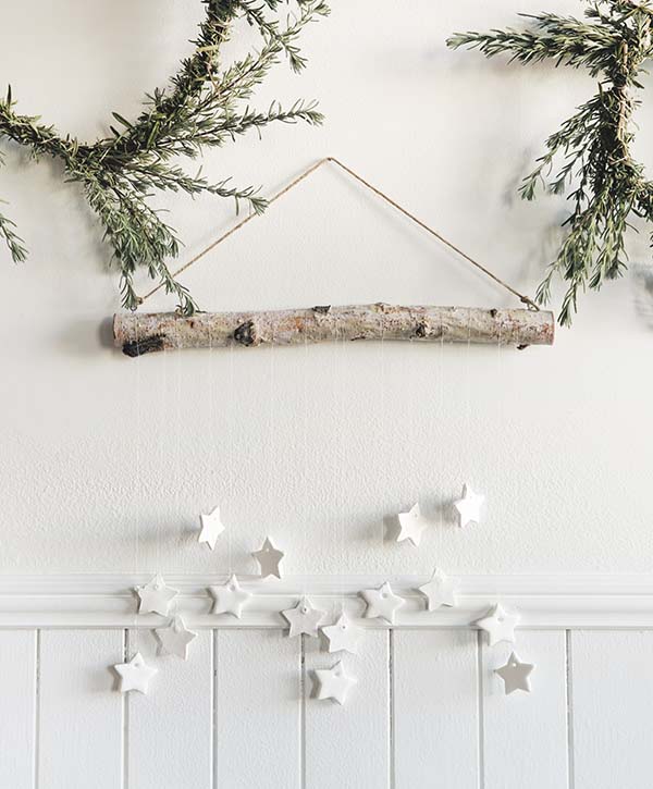 DIY Tiny Star Wall Hanging #Christmas #minimalist #decor #decorhomeideas