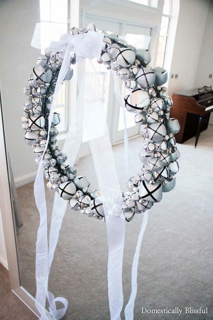 Elegant Bell Wreath with Ribbons #Christmas #silver #decorations #decorhomeideas