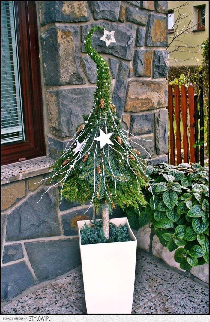 Enchanted Winter Wonderland Decorative Star Tree #Christmastree #outdoor #decorhomeideas