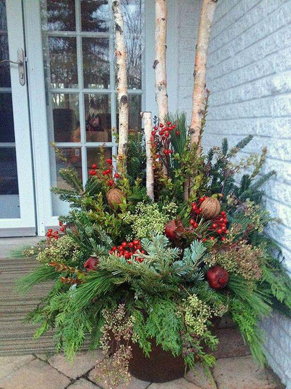 Evergreen and Birch Branch Planter #Christmas #outdoor #planter #decorhomeideas