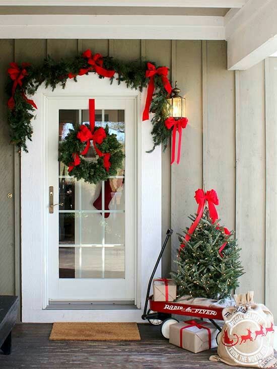 Farmhouse Christmas Porch Idea